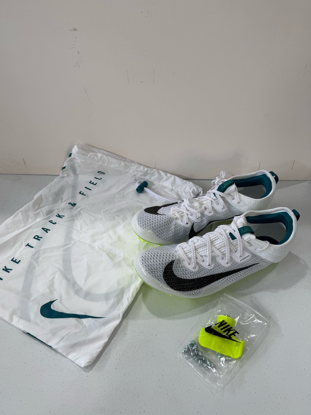 Men’s 10.5 Nike White Black Track & Field running shoes Spikes White Neon Yellow